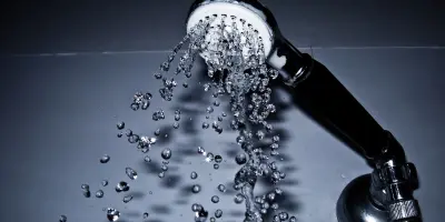 Warmwasser sparen: Was deine Dusche kostet – und wie du den Verbrauch halbierst Warmwasser sparen: Was deine Dusche kostet – und wie du den Verbrauch halbierst